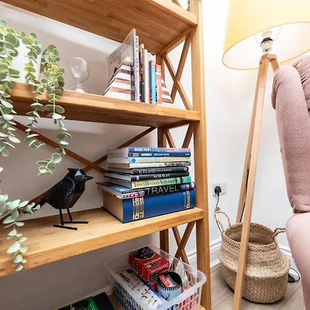 Apartman Chic 2-bed Retreat In The Heart Of Oakwood! Leeds