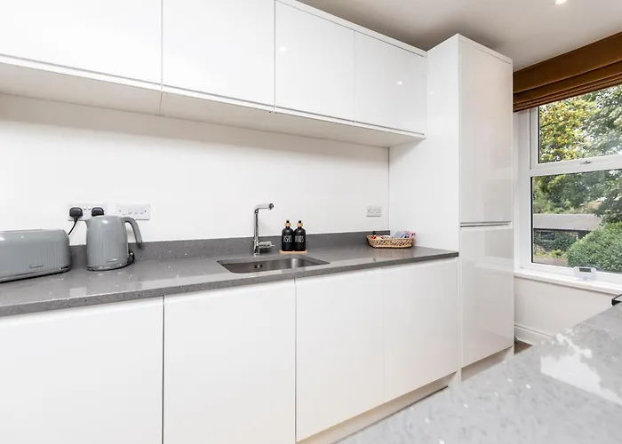 Chic 2-bed Retreat In The Heart Of Oakwood! Apartman Leeds