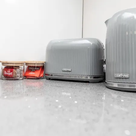 Chic 2-bed Retreat In The Heart Of Oakwood! 公寓