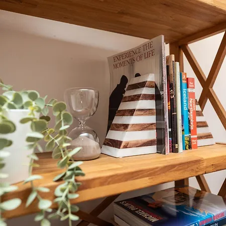 公寓 Chic 2-bed Retreat In The Heart Of Oakwood!