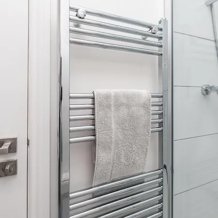 公寓 Chic 2-bed Retreat In The Heart Of Oakwood!