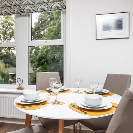 Chic 2-bed Retreat In The Heart Of Oakwood! * Leeds (West Yorkshire)