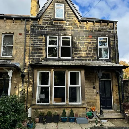 Chic 2-bed Retreat In The Heart Of Oakwood! Apartment *