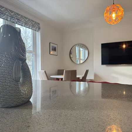 Chic 2-bed Retreat In The Heart Of Oakwood! * 利兹