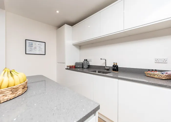 Chic 2-bed Retreat In The Heart Of Oakwood! Apartment *