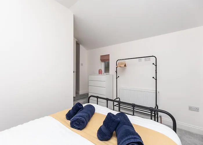 Chic 2-bed Retreat In The Heart Of Oakwood! Leeds (West Yorkshire)