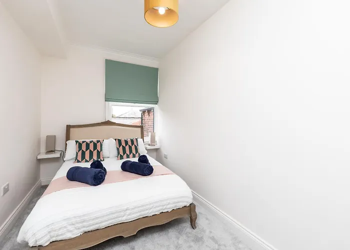 Chic 2-bed Retreat In The Heart Of Oakwood! 利兹