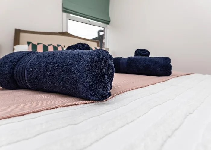 Chic 2-bed Retreat In The Heart Of Oakwood! 公寓 *