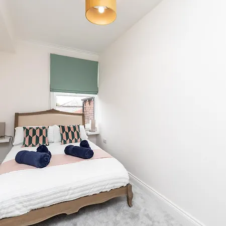 Chic 2-bed Retreat In The Heart Of Oakwood! Лидс
