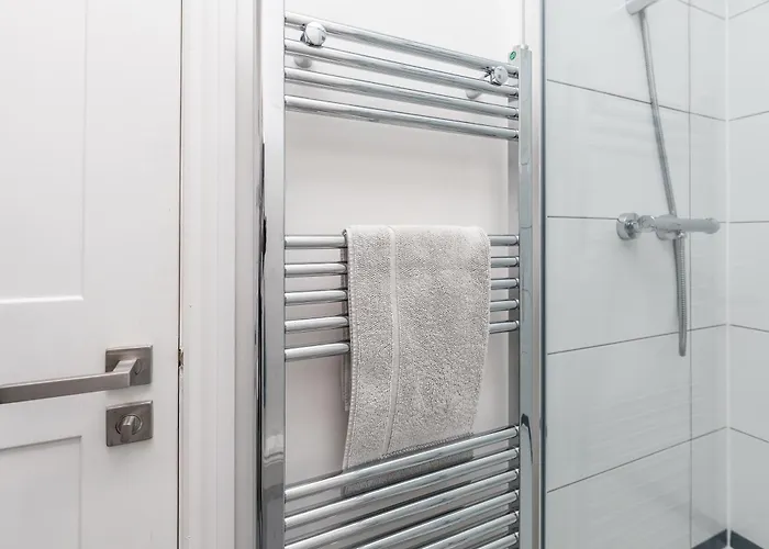 דירה Chic 2-bed Retreat In The Heart Of Oakwood!