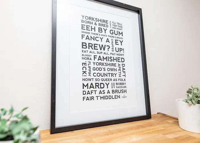 Chic 2-bed Retreat In The Heart Of Oakwood! דירה *