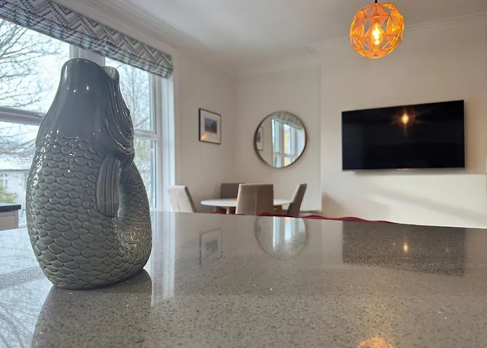 Chic 2-bed Retreat In The Heart Of Oakwood! * לידס